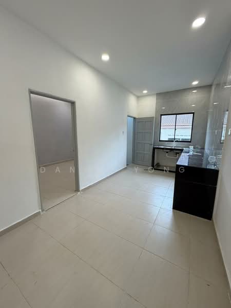 Rumah Teres 1 Tingkat untuk Dijual di Taman Pulai Emas (Kulai) - Daniel Yong - Kitchen - PropertyGuru.com.my
