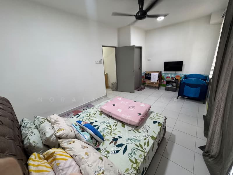 2.5-storey Terraced House for Sale in Taman Pulai Mutiara (Iskandar Puteri (Nusajaya)) - Noraliza Alimat - Bedroom - PropertyGuru.com.my