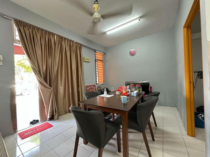 Rumah Teres 2 Tingkat untuk Dijual di Taman Putra Perdana (Puchong) - Azli Ibrahim - Dining Room - PropertyGuru.com.my