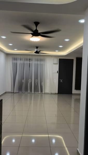 Rumah Teres 2 Tingkat untuk Disewa di Banting (Banting) - Kor Kok Tee - Living Room - PropertyGuru.com.my