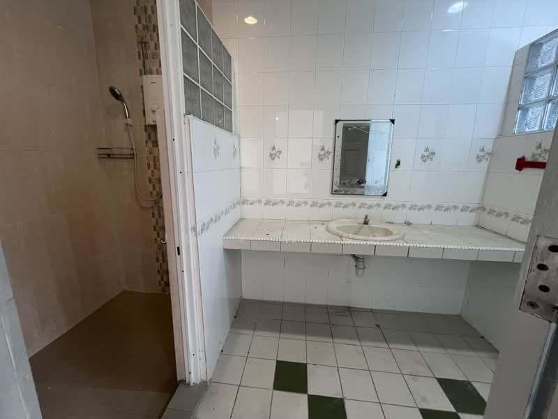 2-storey Terraced House for Sale in BANDAR PUCHONG JAYA (Puchong) - Joey Wong - Bathroom - PropertyGuru.com.my
