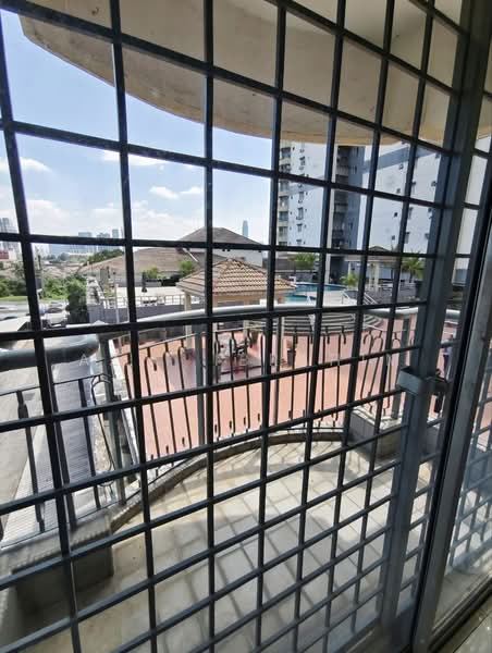 Kondominium untuk Dijual di Pandan Ville Condominium - Azli Ibrahim - Balcony - PropertyGuru.com.my