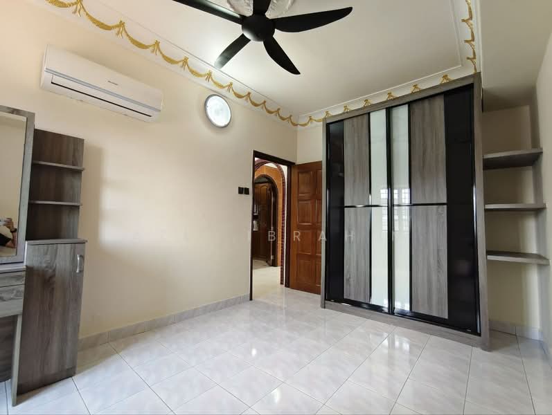 Kondominium untuk Dijual di Pandan Ville Condominium - Azli Ibrahim - Bedroom - PropertyGuru.com.my