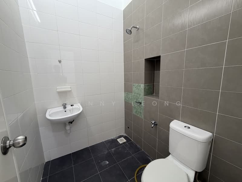 Rumah Teres 2 Tingkat untuk Disewa di Setia Ecohill (Semenyih) - Johnny Leong - Bathroom - PropertyGuru.com.my