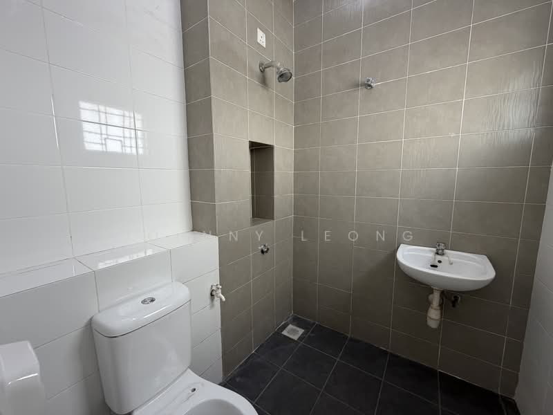 Rumah Teres 2 Tingkat untuk Disewa di Setia Ecohill (Semenyih) - Johnny Leong - Bathroom - PropertyGuru.com.my