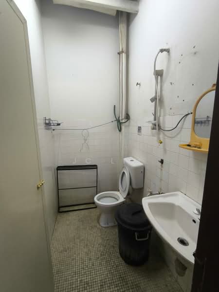 Rumah Teres untuk Disewa di Desa Setapak (Wangsa Maju) - JC Lim - Bathroom - PropertyGuru.com.my