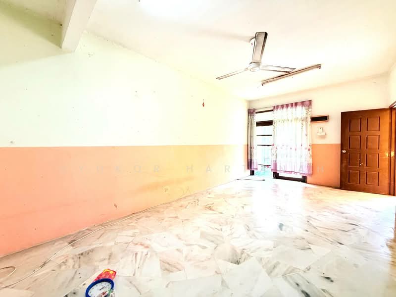 2-storey Terraced House for Sale in Subang Jaya (Selangor) - Syukor Hartanah - Living Room - PropertyGuru.com.my