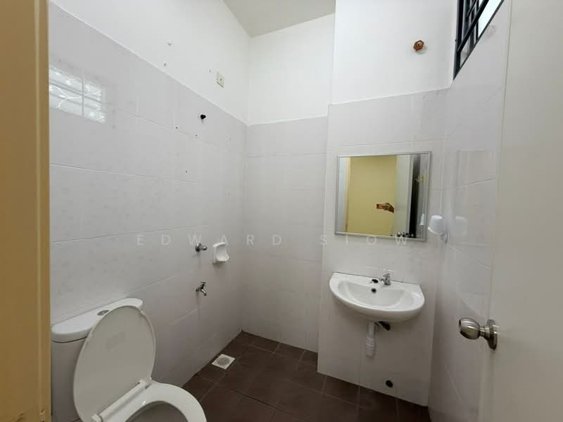 Rumah Teres 2 Tingkat untuk Disewa di Skudai (Johor) - Edward Siow - Bathroom - PropertyGuru.com.my