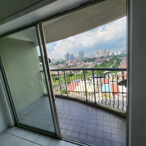 Kondominium untuk Dijual di Pandan Ville Condominium - Steven Tay - Balcony - PropertyGuru.com.my