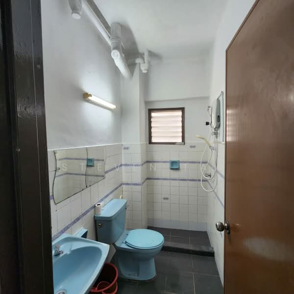 Kondominium untuk Dijual di Pandan Ville Condominium - Steven Tay - Bathroom - PropertyGuru.com.my