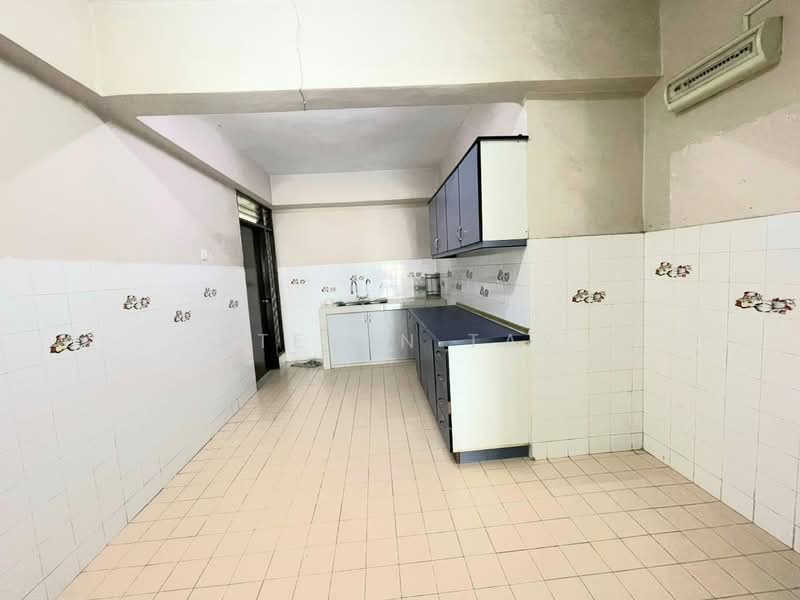 Kondominium untuk Dijual di Pandan Ville Condominium - Steven Tay - Kitchen - PropertyGuru.com.my