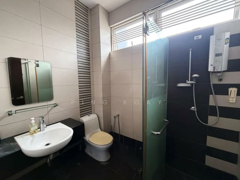 Semi-Detached House for Sale in Minden Heights (Gelugor) - Ping Koay - Bathroom - PropertyGuru.com.my