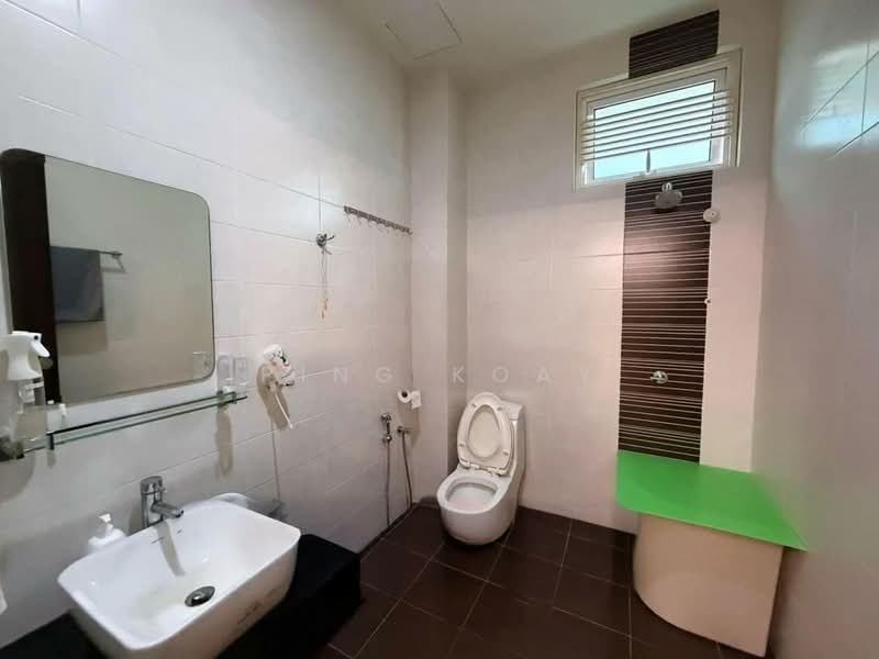 Semi-Detached House for Sale in Minden Heights (Gelugor) - Ping Koay - Bathroom - PropertyGuru.com.my