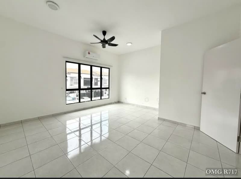 Rumah Teres 2 Tingkat untuk Disewa di Setia Utama (Setia Alam) - Loke . - Living Room - PropertyGuru.com.my