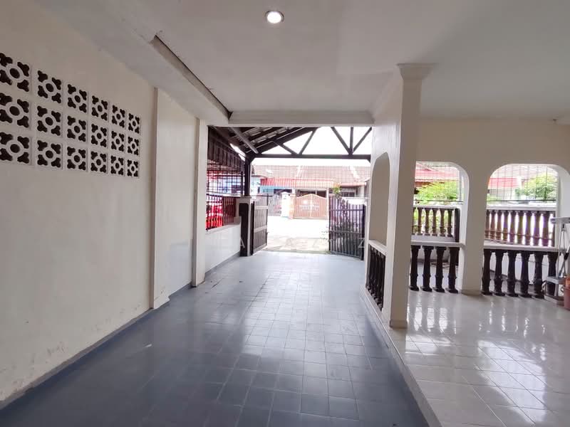Rumah Teres 1 Tingkat untuk Dijual di Taman Universiti (Skudai) - Ida Aziz - Entrance - PropertyGuru.com.my