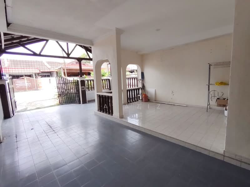 Rumah Teres 1 Tingkat untuk Dijual di Taman Universiti (Skudai) - Ida Aziz - Entrance - PropertyGuru.com.my