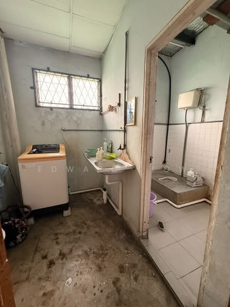 Factory for Rent in Tampoi (Johor) - Edward Siow - Bathroom - PropertyGuru.com.my