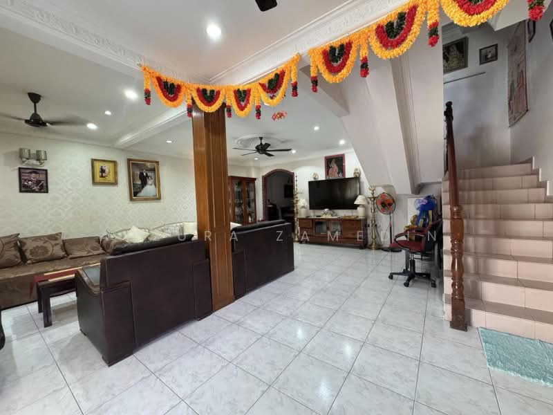 3-storey Terraced House for Sale in Taman Desa Seputeh (Seputeh) - Adzura Zamedin - Living Room - PropertyGuru.com.my
