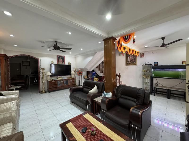 3-storey Terraced House for Sale in Taman Desa Seputeh (Seputeh) - Adzura Zamedin - Living Room - PropertyGuru.com.my