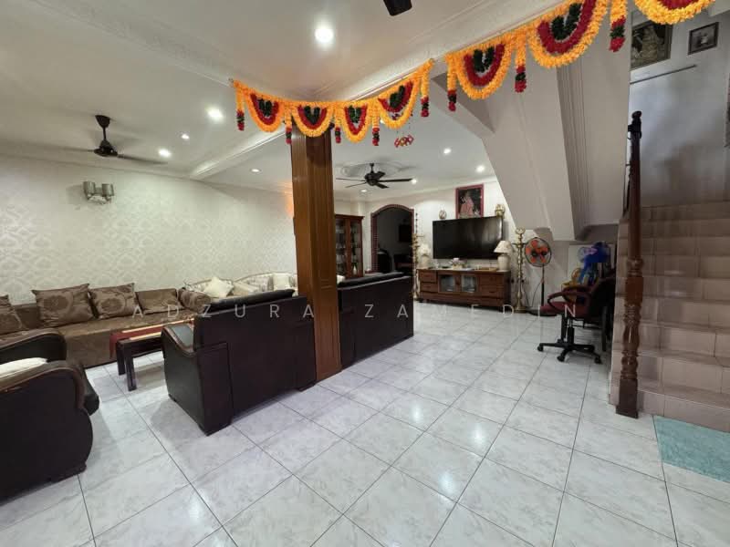3-storey Terraced House for Sale in Taman Desa Seputeh (Seputeh) - Adzura Zamedin - Living Room - PropertyGuru.com.my