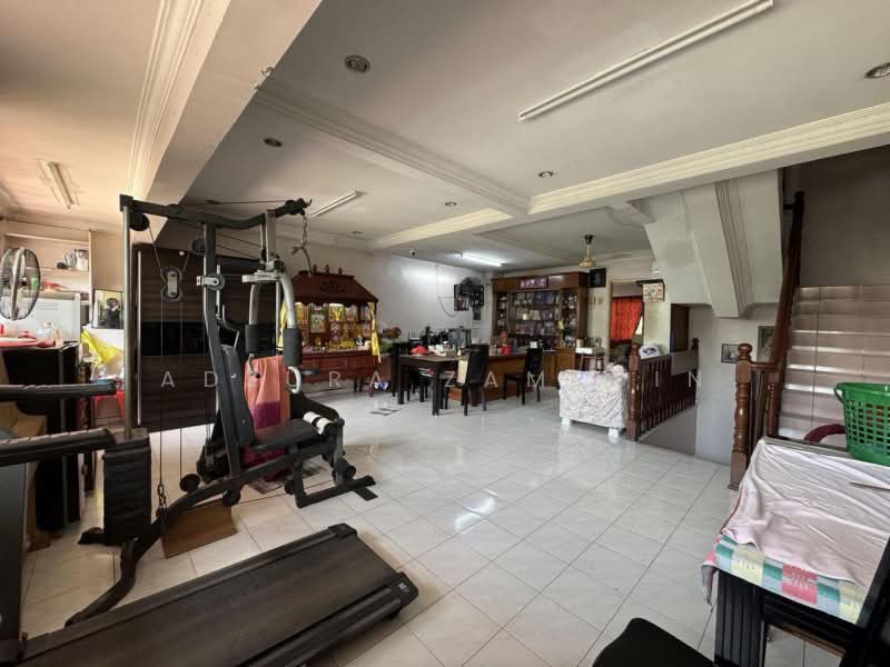 3-storey Terraced House for Sale in Taman Desa Seputeh (Seputeh) - Adzura Zamedin - Living Room - PropertyGuru.com.my