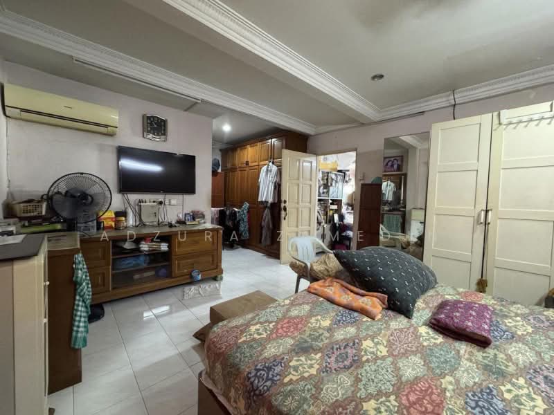 3-storey Terraced House for Sale in Taman Desa Seputeh (Seputeh) - Adzura Zamedin - Bedroom - PropertyGuru.com.my