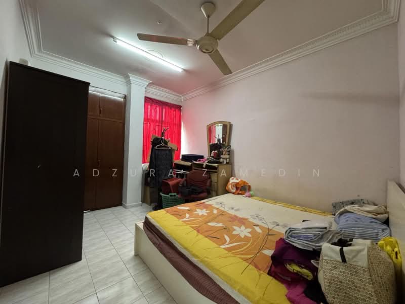 3-storey Terraced House for Sale in Taman Desa Seputeh (Seputeh) - Adzura Zamedin - Bedroom - PropertyGuru.com.my