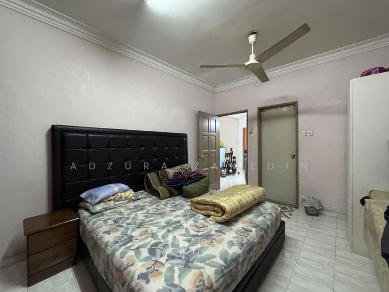 3-storey Terraced House for Sale in Taman Desa Seputeh (Seputeh) - Adzura Zamedin - Bedroom - PropertyGuru.com.my