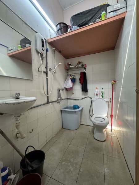 3-storey Terraced House for Sale in Taman Desa Seputeh (Seputeh) - Adzura Zamedin - Bathroom - PropertyGuru.com.my