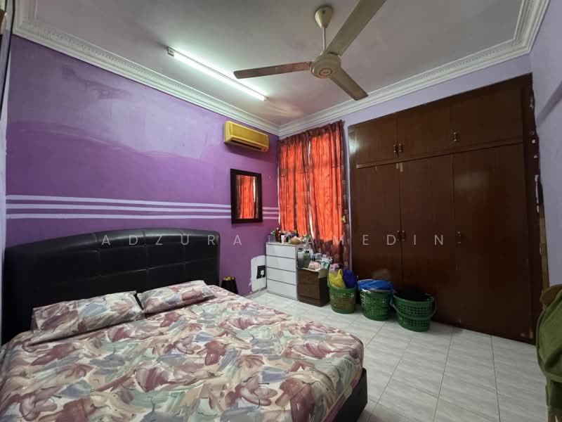 3-storey Terraced House for Sale in Taman Desa Seputeh (Seputeh) - Adzura Zamedin - Bedroom - PropertyGuru.com.my