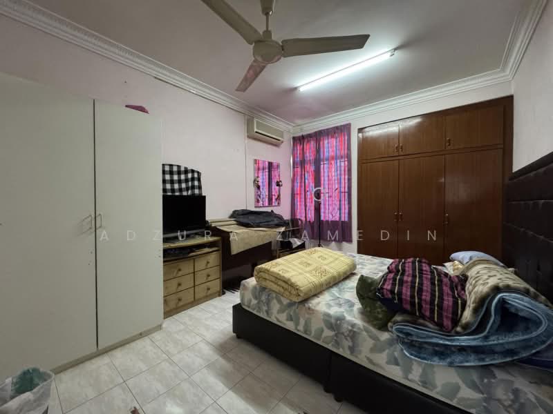 3-storey Terraced House for Sale in Taman Desa Seputeh (Seputeh) - Adzura Zamedin - Bedroom - PropertyGuru.com.my