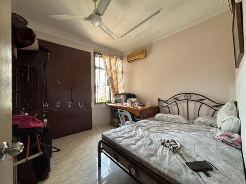 3-storey Terraced House for Sale in Taman Desa Seputeh (Seputeh) - Adzura Zamedin - Bedroom - PropertyGuru.com.my