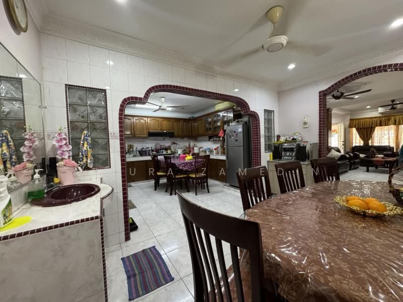 3-storey Terraced House for Sale in Taman Desa Seputeh (Seputeh) - Adzura Zamedin - Kitchen - PropertyGuru.com.my