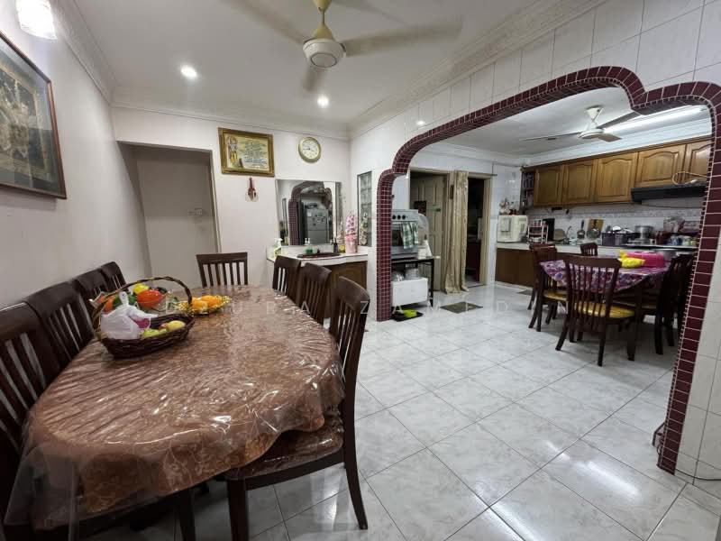 3-storey Terraced House for Sale in Taman Desa Seputeh (Seputeh) - Adzura Zamedin - Dining Room - PropertyGuru.com.my