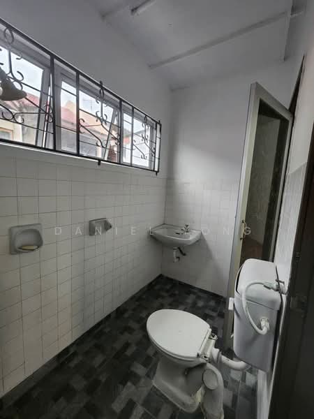2-storey Terraced House for Sale in Taman Sri Kluang (Kluang) - Daniel Yong - Bathroom - PropertyGuru.com.my