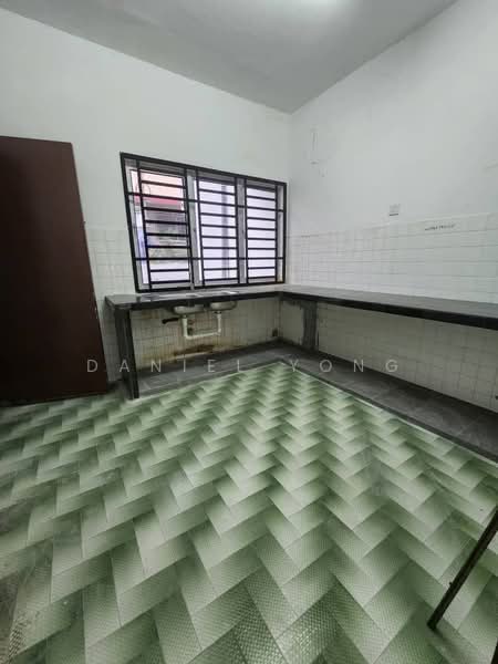 2-storey Terraced House for Sale in Taman Sri Kluang (Kluang) - Daniel Yong - Kitchen - PropertyGuru.com.my