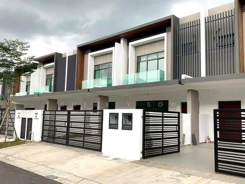 Rumah Teres 2 Tingkat untuk Dijual di Taman Sutera Utama (Skudai) - Sherrly Sow - Exterior - PropertyGuru.com.my