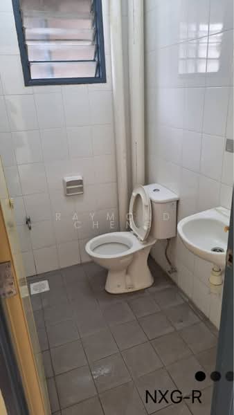 Apartment for Sale at Pangsapuri Akasia (Bandar Botanic) - Raymond Cheng - Bathroom - PropertyGuru.com.my