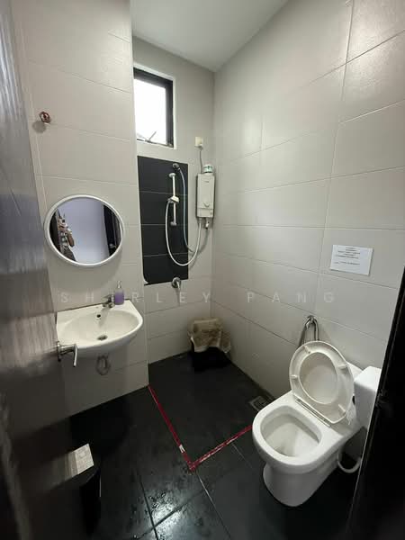 Semi-Detached House for Sale in Taman Bayu Puteri (Johor Bahru) - Shirley Pang - Bathroom - PropertyGuru.com.my
