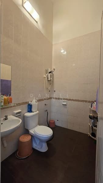 1-storey Terraced House for Sale in Taman Seri Austin (Tebrau) - Daniel Yong - Bathroom - PropertyGuru.com.my