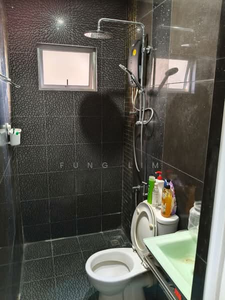 Pangsapuri untuk Disewa di Sri Kristal - Fung Lim - Bathroom - PropertyGuru.com.my