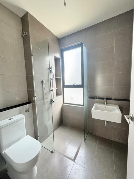 Banglo Pautan untuk Dijual di Petaling Jaya (Selangor) - Nur Alia Omar - Bathroom - PropertyGuru.com.my