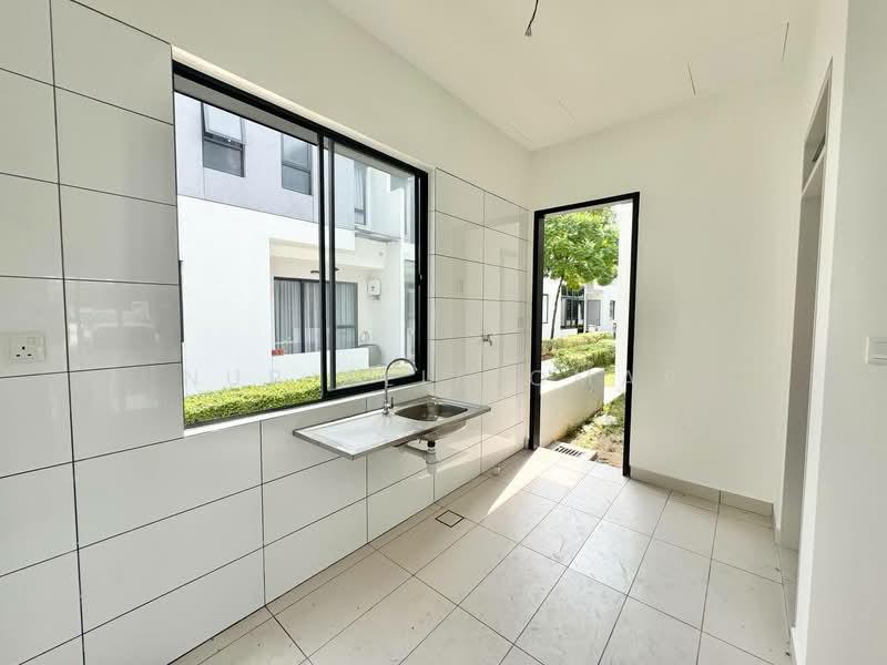 Banglo Pautan untuk Dijual di Petaling Jaya (Selangor) - Nur Alia Omar - Kitchen - PropertyGuru.com.my