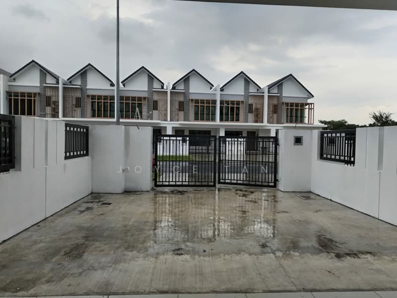 2-storey Terraced House for Rent in Setia Eco Gardens (Gelang Patah) - Joyce Tan - Car Porch - PropertyGuru.com.my