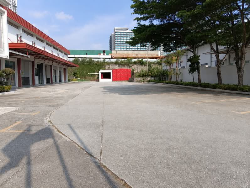 Commercial Bungalow for Rent in Petaling Jaya (Selangor) - Sammi Siah - Parking Lot - PropertyGuru.com.my