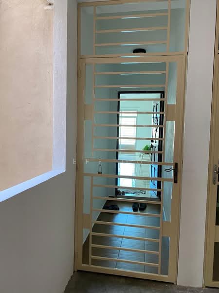 Pangsapuri untuk Dijual di Krystal Suria - Jeff Ooi - Entrance - PropertyGuru.com.my
