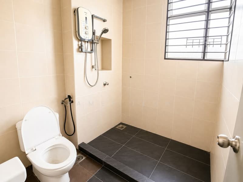 Rumah Berkembar untuk Dijual di Taman Sejati (Klang) - James Teoh - Bathroom - PropertyGuru.com.my