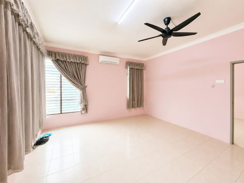 Rumah Berkembar untuk Dijual di Taman Sejati (Klang) - James Teoh - Living Room - PropertyGuru.com.my