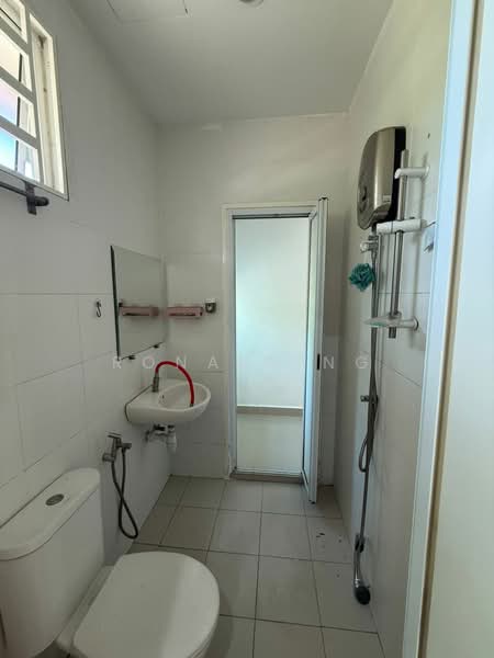 Rumah Teres untuk Disewa di Sungai Ara (Penang) - Ronald Ng - Bathroom - PropertyGuru.com.my
