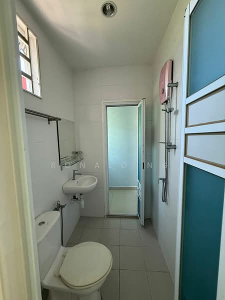 Rumah Teres untuk Disewa di Sungai Ara (Penang) - Ronald Ng - Bathroom - PropertyGuru.com.my